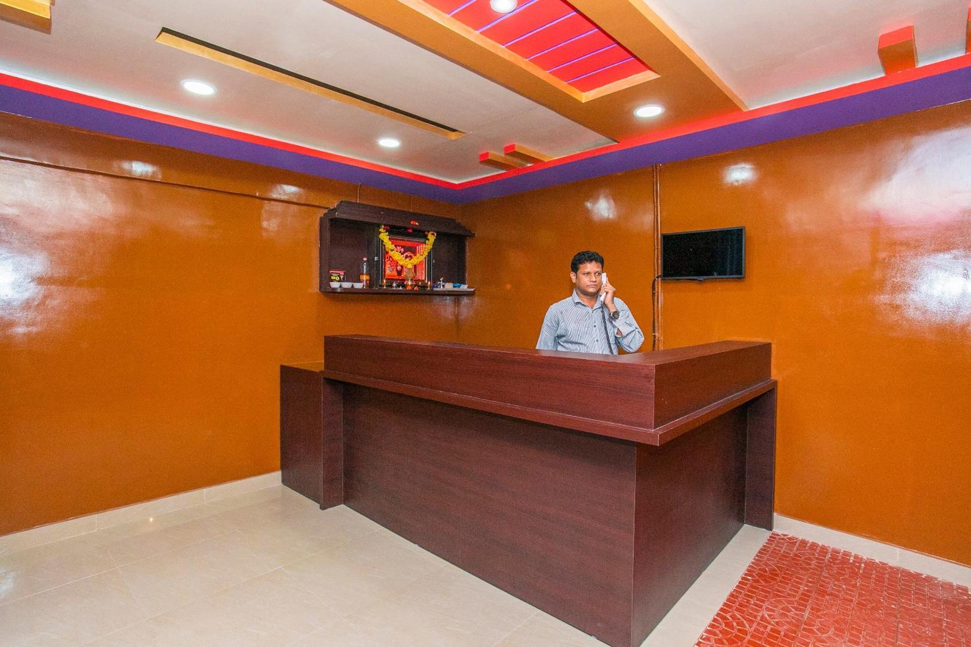 Flagship Sri Hari Premium Comforts Near Sandhya Digital 4K Theatre Бангалор Экстерьер фото